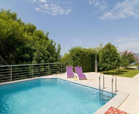 Apart-villa with 3 apartments for sale on Ciovo peninsula - pic 2