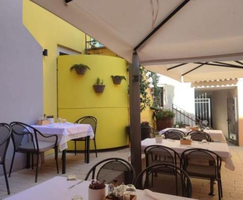 Einzigartiges Haus in Rovinj in der zweiten Reihe zum Meer! - foto 6