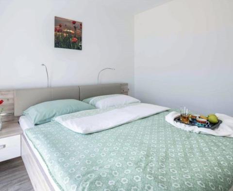 Krásná vila s výhledem na moře a bazénem v Medulinu, pouhých 500 metrů od moře - pic 30