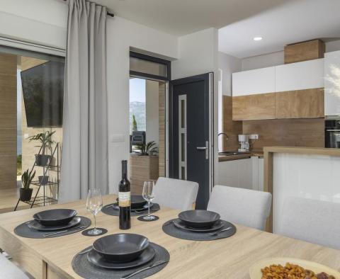 Moderní vila s otevřeným výhledem na moře pouhých 150 metrů od pláže - pic 22
