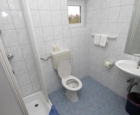 Hotelgebäude zum Verkauf in Peroj, nur 700 Meter vom Meer entfernt, mit schöner Aussicht - foto 17