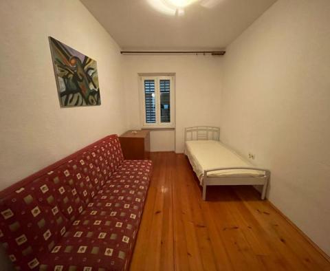 Wohnung zum Verkauf im Zentrum von Rovinj, nur 65 Meter vom Meer entfernt - foto 2