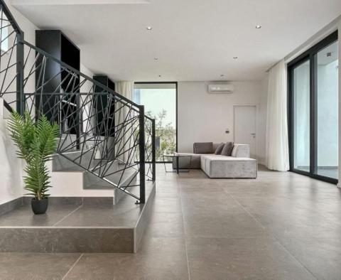Hedonist-style modern villa in Kastelir-Labinci with distant sea views - pic 10