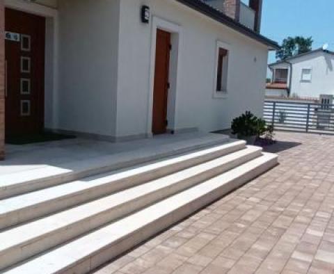 Vila s bazénem na prodej v Žbandaj, Poreč - pic 5
