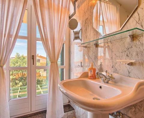 Heißer Verkauf einer Luxusvilla in Porec, nur 400 Meter vom Strand entfernt - foto 37