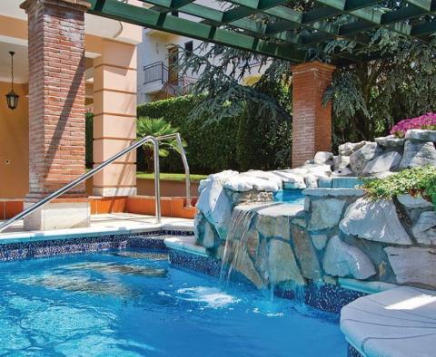 Heißer Verkauf einer Luxusvilla in Porec, nur 400 Meter vom Strand entfernt - foto 7