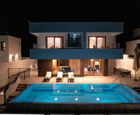 Unique new modern villa in Baska Voda, with indoor and outdoor swimming pools, just 150 meters from the beachline! - pic 39