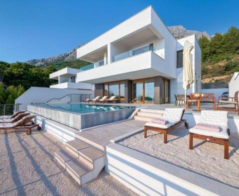 Unique new modern villa in Baska Voda, with indoor and outdoor swimming pools, just 150 meters from the beachline! - pic 10