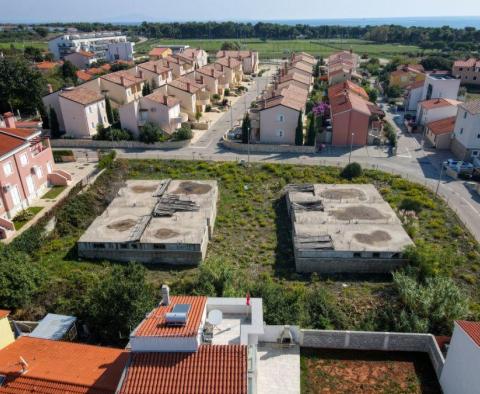 Projet d&#39;investissement - terrain avec permis de construire valide et sous-sol fini à seulement 80 mètres de la mer - pic 17