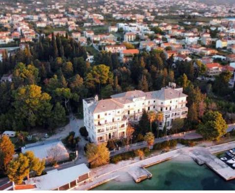 Propriété unique pour la rénovation d&#39;un emplacement au bord de l&#39;eau dans la région de Split - pic 3