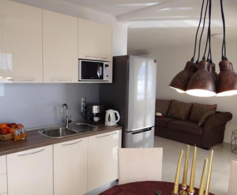 Nagyszerű turisztikai ingatlan Ciovo-n, mindössze 200 méterre a tengertől, 5 apartman - pic 21