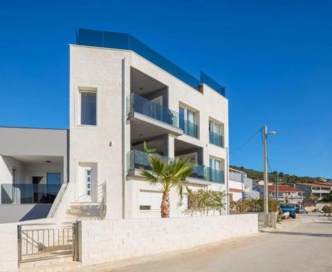 Stylish waterfront villa in a picturesque village between Trogir and Rogoznica - pic 5