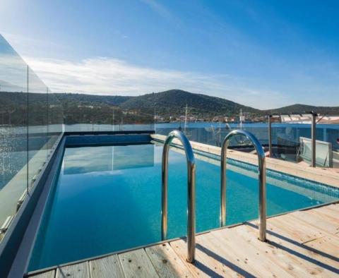 Stylish waterfront villa in a picturesque village between Trogir and Rogoznica - pic 27