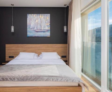 Stylish waterfront villa in a picturesque village between Trogir and Rogoznica - pic 31