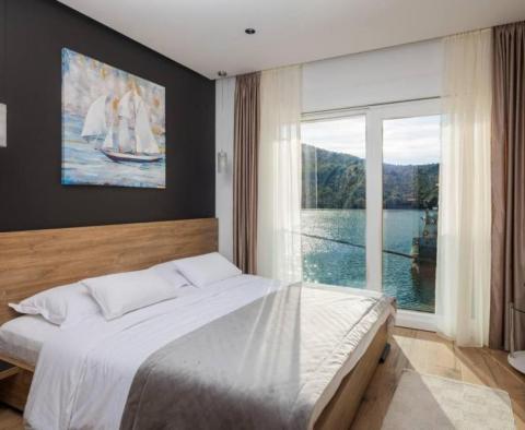 Stylish waterfront villa in a picturesque village between Trogir and Rogoznica - pic 35