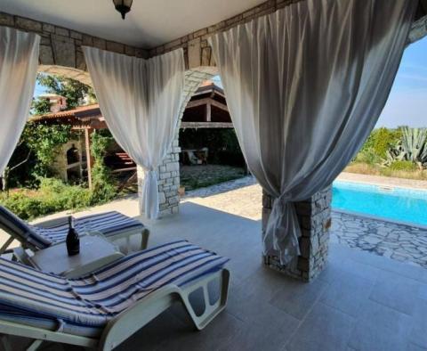 Nice stone house 225m2, Vodnjan - pic 11