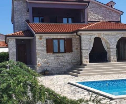 Nice stone house 225m2, Vodnjan - pic 12