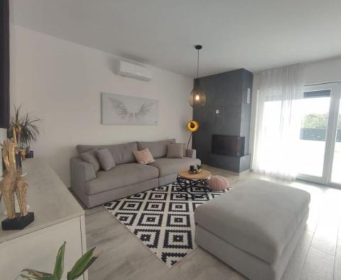 Moderne 3-Schlafzimmer-Villa mit Pool in ruhiger Lage, Galižana - foto 4