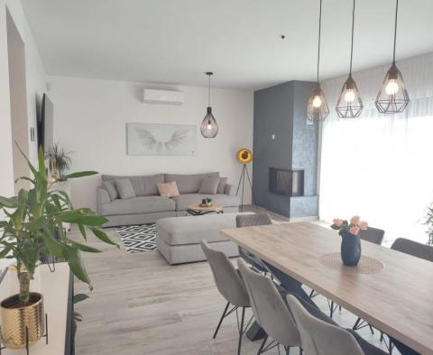 Moderne 3-Schlafzimmer-Villa mit Pool in ruhiger Lage, Galižana - foto 10