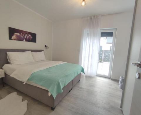 Moderne 3-Schlafzimmer-Villa mit Pool in ruhiger Lage, Galižana - foto 21