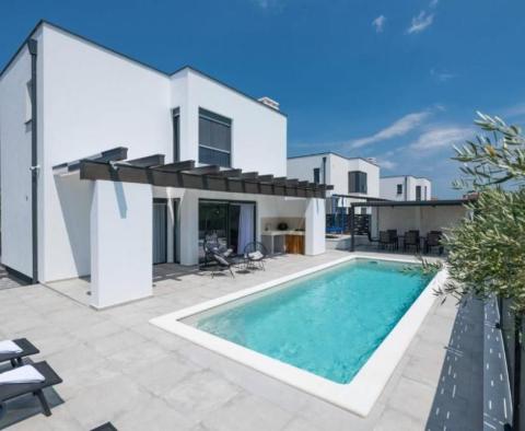 Moderne 3-Schlafzimmer-Villa mit Pool in ruhiger Lage, Galižana - foto 42