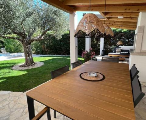 Villa pour mini-hôtel avec 12 chambres et une piscine, Bale - pic 19