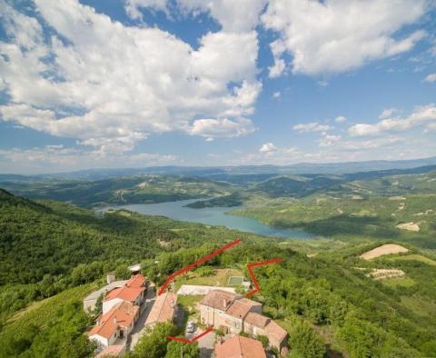 Prodej stavebního pozemku s povolením ke stavbě moderní vily, s krásným výhledem na jezero Butoniga - pic 6