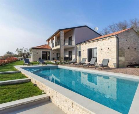 Luxury stone villa in Poreč with distant Adriatic sea views - pic 2