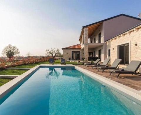 Luxury stone villa in Poreč with distant Adriatic sea views - pic 3