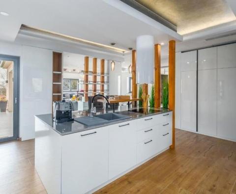 Luxury stone villa in Poreč with distant Adriatic sea views - pic 22