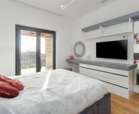 Luxury stone villa in Poreč with distant Adriatic sea views - pic 27