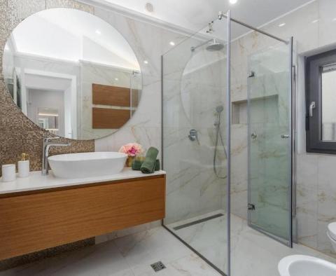 Luxury stone villa in Poreč with distant Adriatic sea views - pic 36