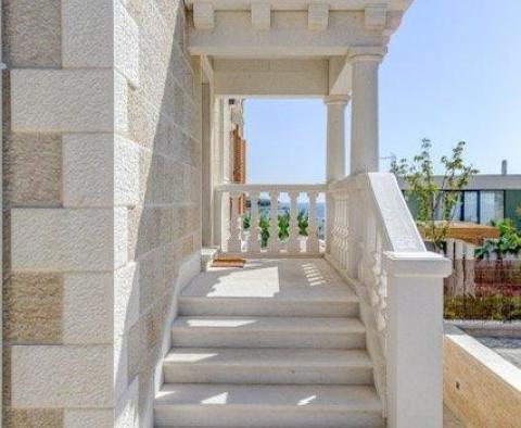 Luxusní palazzo v Rogoznici na druhé linii k moři - pic 13