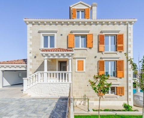 Luxusní palazzo v Rogoznici na druhé linii k moři - pic 39