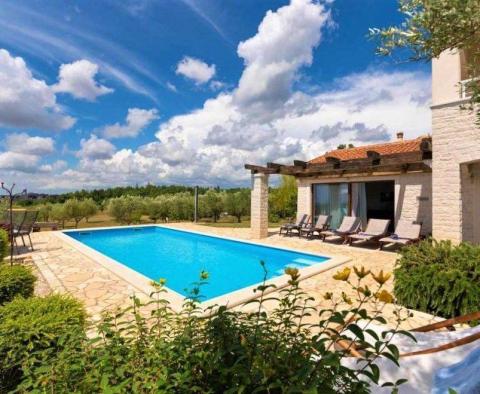 A villa of amazing area with a panoramic view in VIŠNJAN, POREC - pic 2