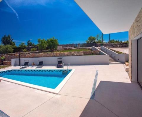 Astonishing modern design villa in Split region - pic 43
