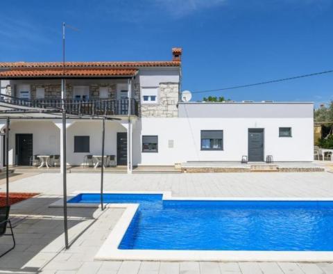 Appartement rénové avec piscine à MARČANA à seulement 2 km des plages ! - pic 2