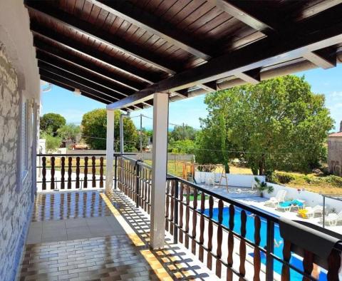 Appartement rénové avec piscine à MARČANA à seulement 2 km des plages ! - pic 14