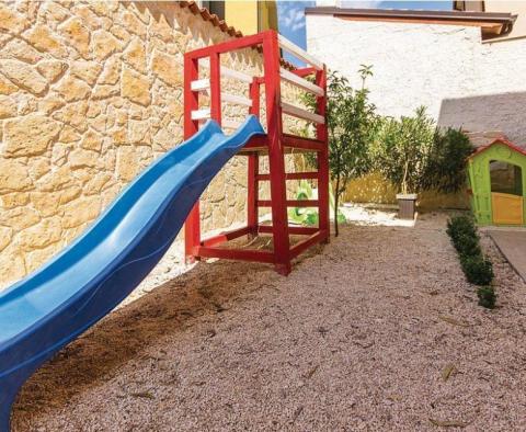 Dům se třemi apartmány a nádherným bazénem ve Valtuře, Ližnjan, jen 1 km od moře - pic 6