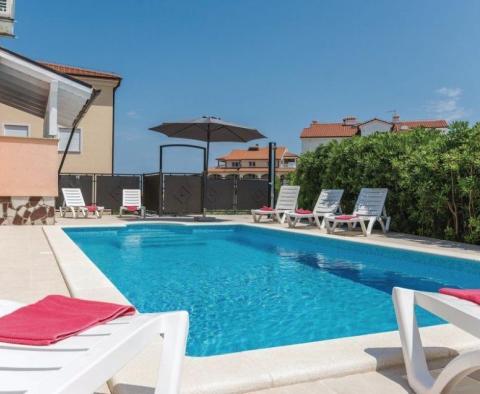 Dům se třemi apartmány a nádherným bazénem ve Valtuře, Ližnjan, jen 1 km od moře - pic 4