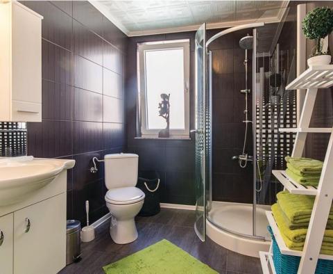 Dům se třemi apartmány a nádherným bazénem ve Valtuře, Ližnjan, jen 1 km od moře - pic 22