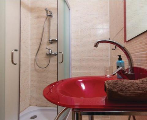 Dům se třemi apartmány a nádherným bazénem ve Valtuře, Ližnjan, jen 1 km od moře - pic 23