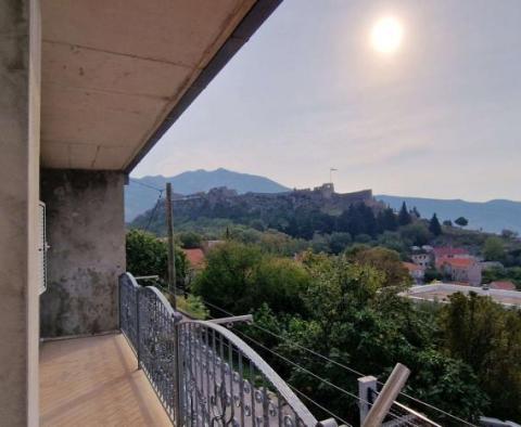 Haus in der Nähe der berühmten Festung Klis, die Split schützt - foto 2