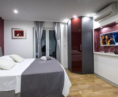 Moderní apart-vila se 4 apartmány jen 50 metrů od moře - pic 11