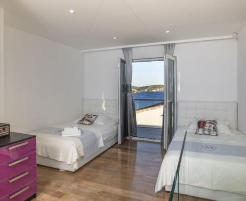 Moderní apart-vila se 4 apartmány jen 50 metrů od moře - pic 26