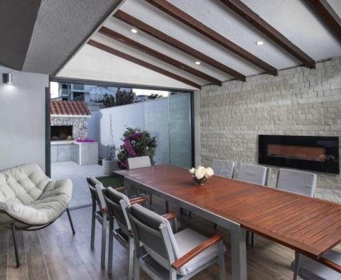 Moderní apart-vila se 4 apartmány jen 50 metrů od moře - pic 28