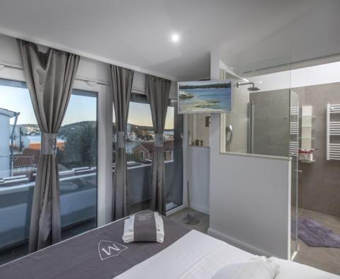 Moderní apart-vila se 4 apartmány jen 50 metrů od moře - pic 30