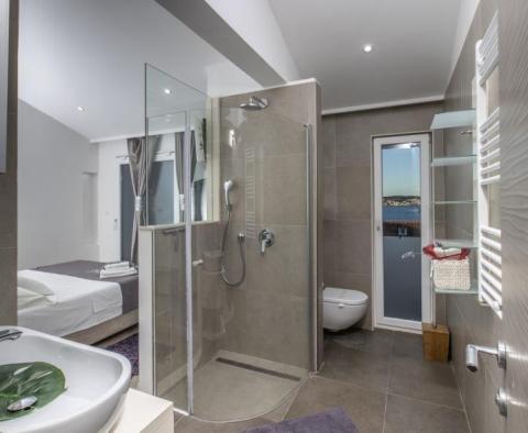 Moderní apart-vila se 4 apartmány jen 50 metrů od moře - pic 34