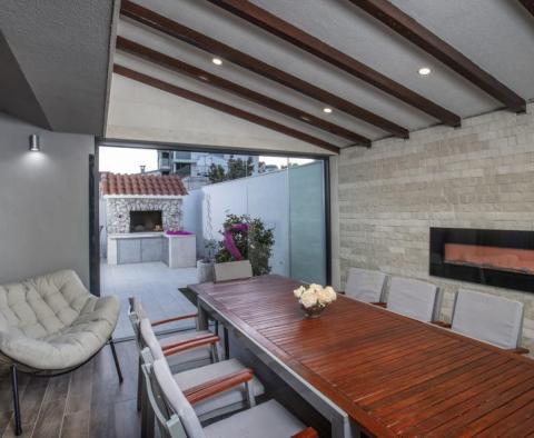 Moderní apart-vila se 4 apartmány jen 50 metrů od moře - pic 39