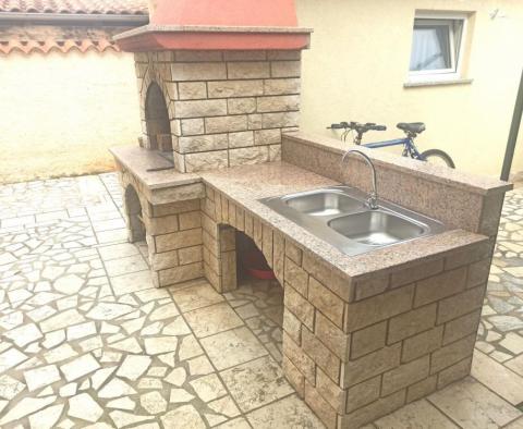 House with 3 apartments for sale in Valbandon, Fažana, just 1 km from the sea - pic 6